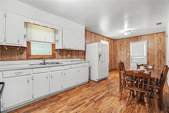 Building Photo - 3944 Fairburn Rd