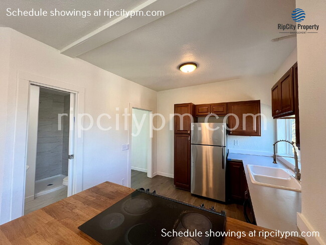 Building Photo - 827 N Lombard St