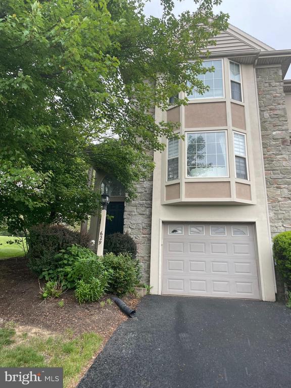 Building Photo - 629 Royal View Dr