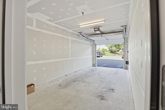 Building Photo - 700 Mount Airy Ter NE