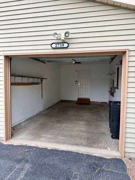 Building Photo - 2759 Pin Oak Dr