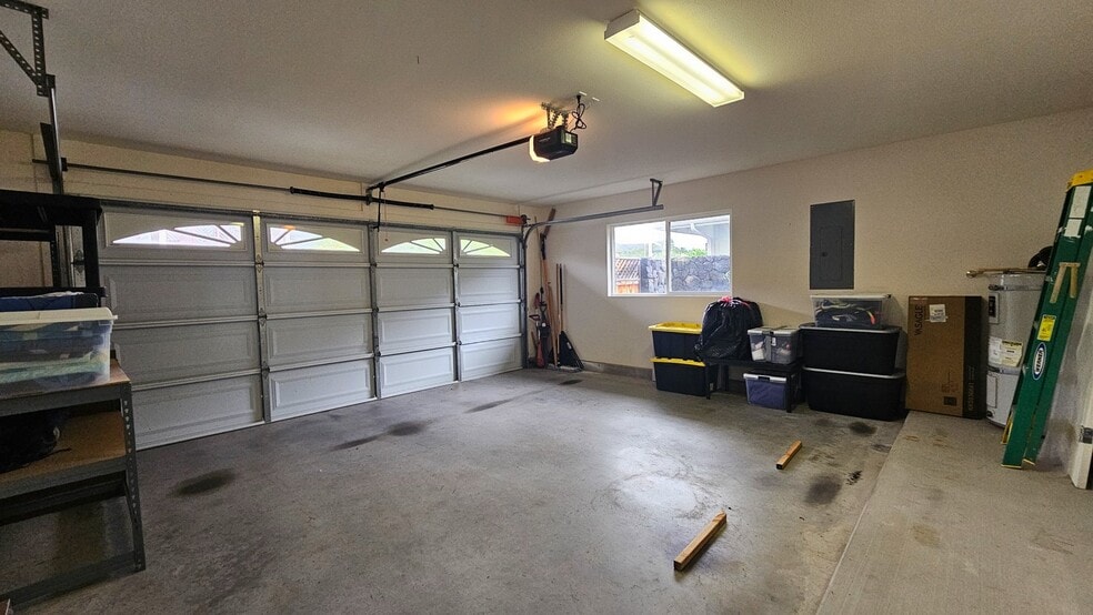 Building Photo - 75-676-676 Lalii Pl