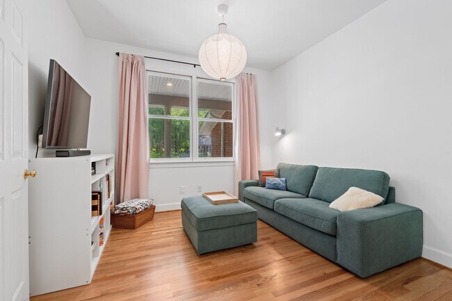 Building Photo - Beautiful Home in the Desirable Bel Arbor Community!
