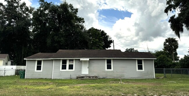 Building Photo - Beautifully Remodeled Zephyrhills 3BR/2BA ...