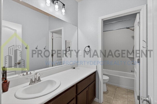 Building Photo - Spacious Elegance Awaits: 4-Bedroom Home with Hardwood Floors in Elk Grove!