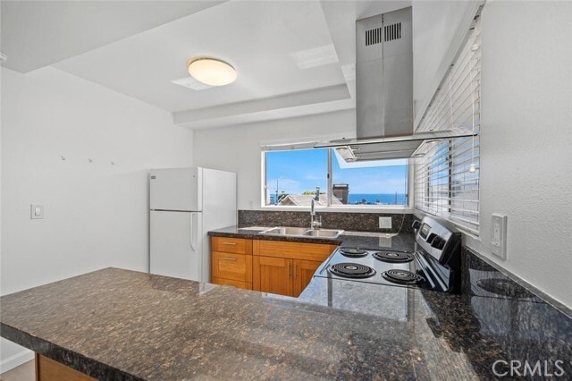 Building Photo - 585 Glenneyre St