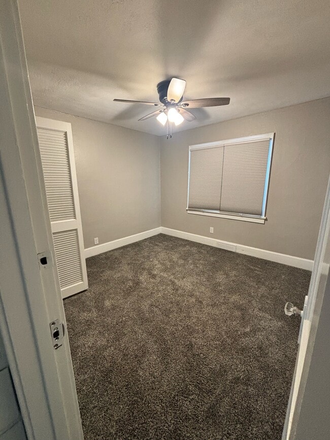 Building Photo - 5302 East Dr