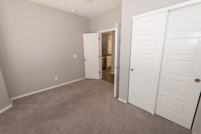Building Photo - Beautiful 2-Story Home, 5 Bedroom, 3 Full ...