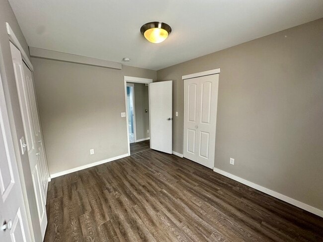 Building Photo - 2418 Wisconsin St SW