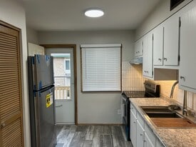 Building Photo - 609 Linden Ave