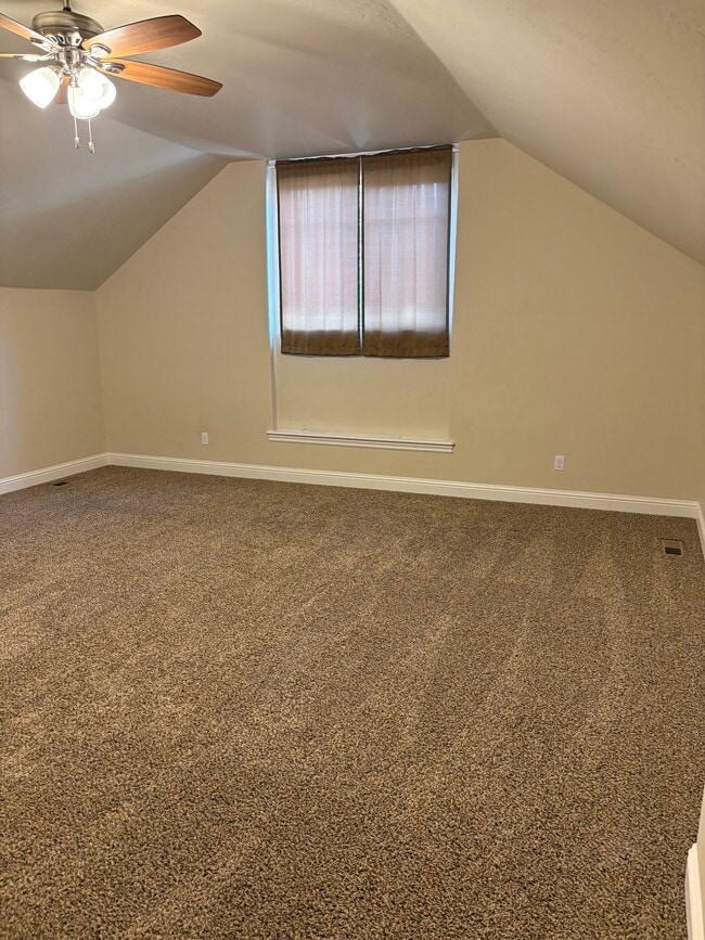 Building Photo - 4694 N Maplestone Ave