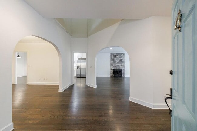 Building Photo - 3491 Roswell Rd NE