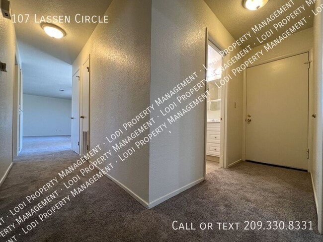 Building Photo - 107 Lassen Cir