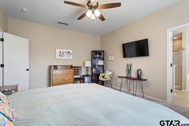 Building Photo - 308 Willow Rd