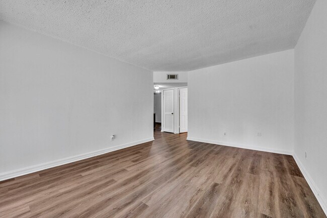 Building Photo - 521 16th St SW