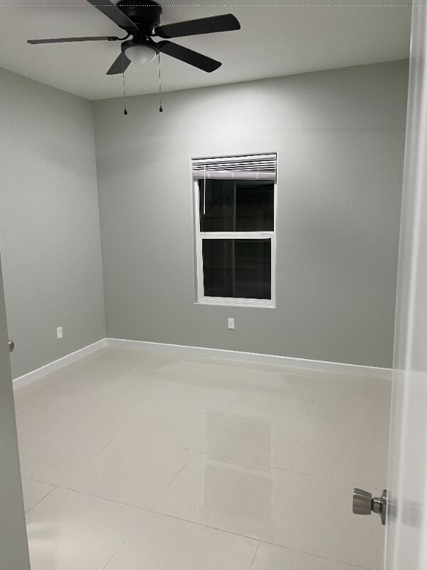 Building Photo - 2511 N Vineyard Ave