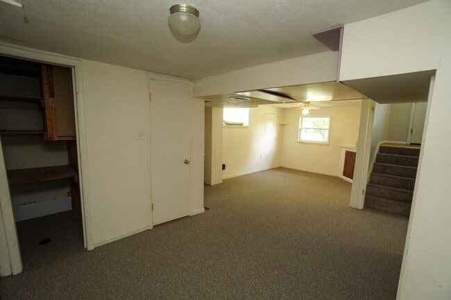 Building Photo - 394 Mary St