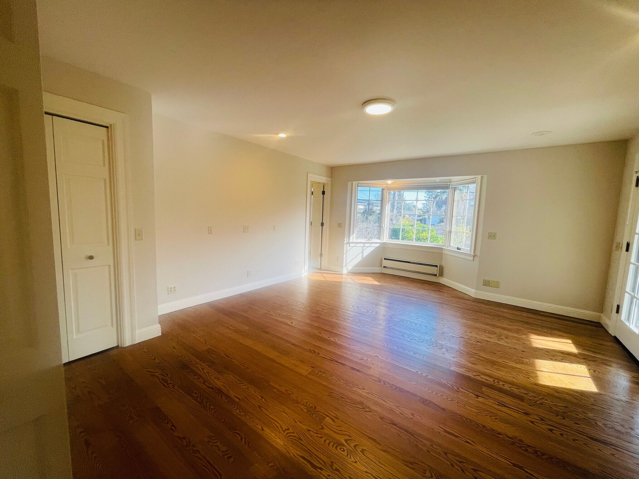 Building Photo - 200 Iris Way