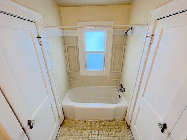 Building Photo - Apartment for rent by the Beach!