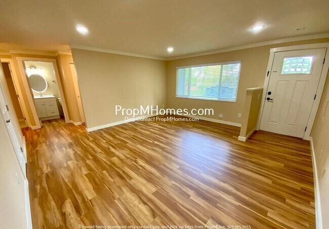 Building Photo - Charmingly Updated Three Bedroom Home in South Hillsboro!