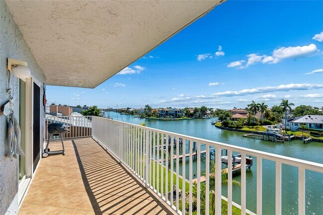 Building Photo - 719 Pinellas Bayway S