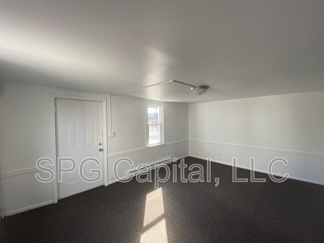 Building Photo - 131 Arch St