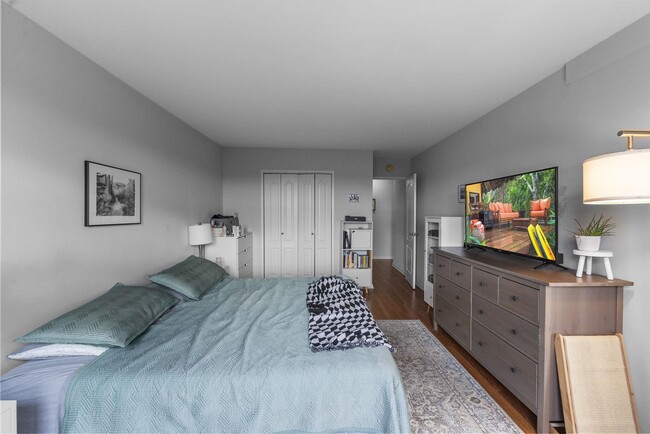 Building Photo - 225 St Pauls Ave