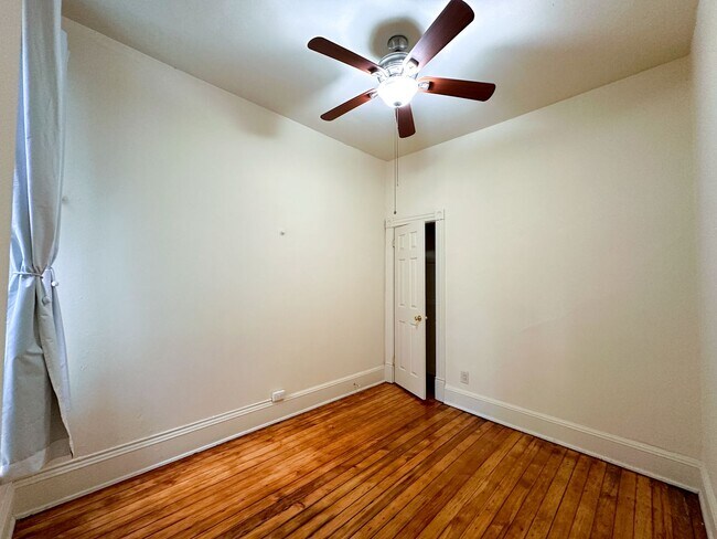 Building Photo - 4-BEDROOM DEPAUL UNIVERSITY APARTMENT – FI...