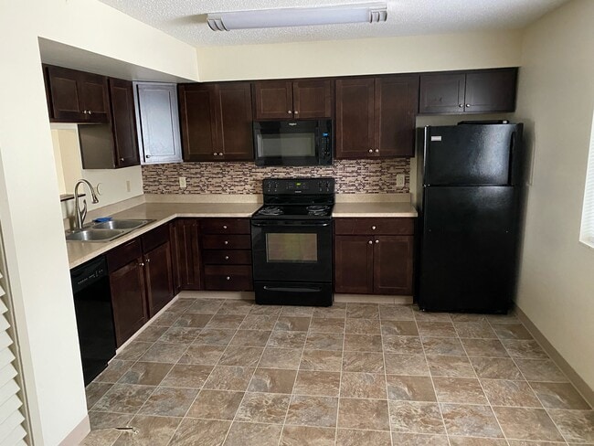 Building Photo - 4360 Maricopa Dr