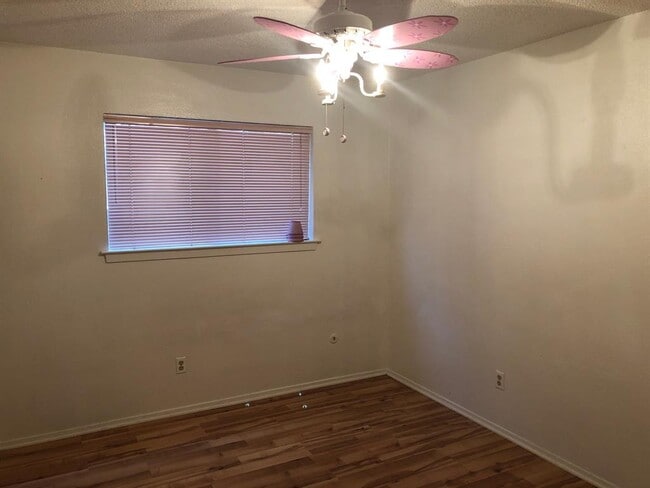 Building Photo - 10502 Doering Ln