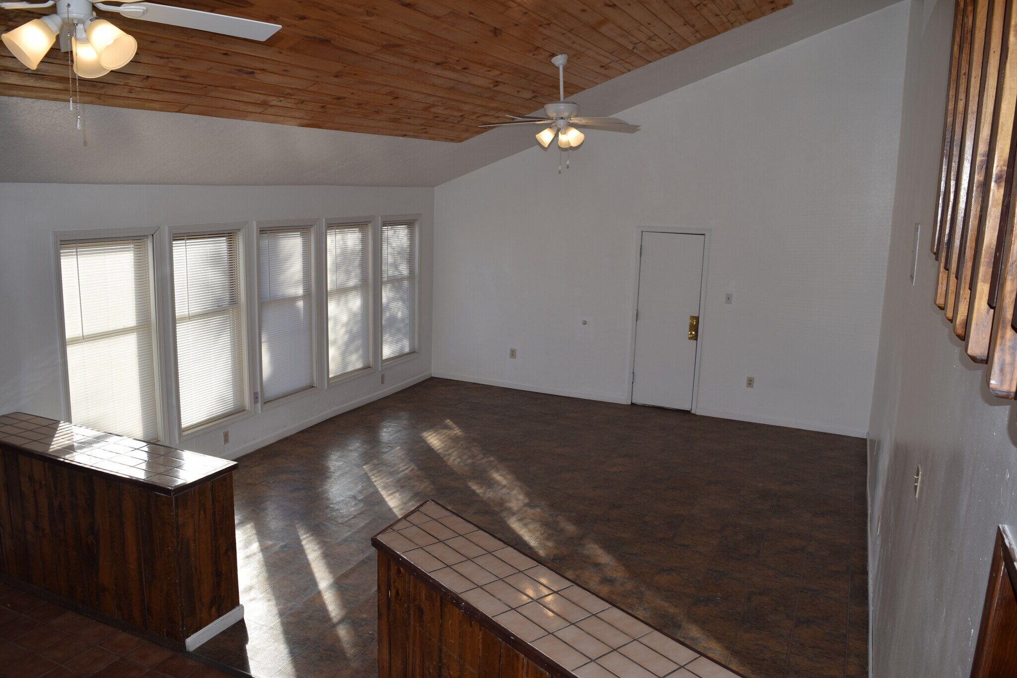 Building Photo - 1937 Sunshine Ter SE