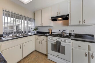 Building Photo - eaves San Dimas