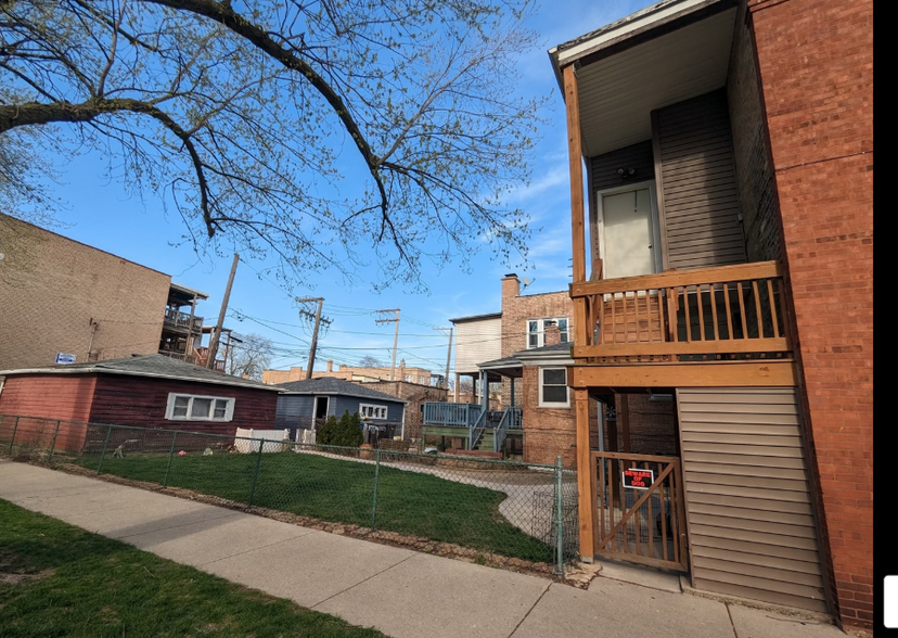 Building Photo - 3756 W Windsor Ave