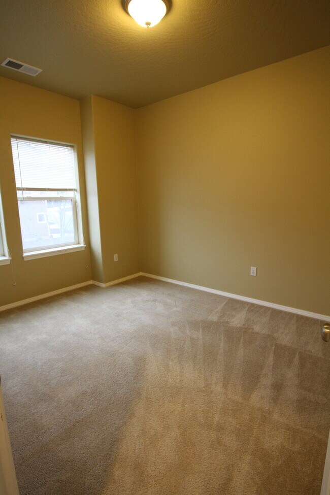 Building Photo - Move in Special $500 OFF First Month's Rent