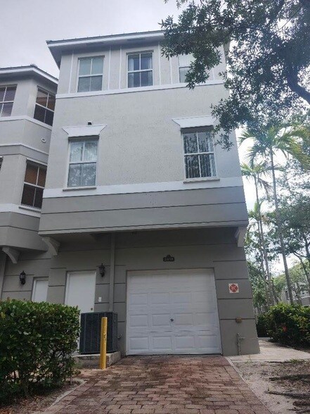 Building Photo - 3408 Shoma Dr