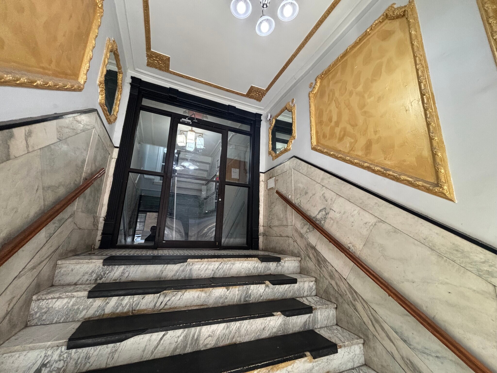 Building Photo - 6000 Monroe Pl