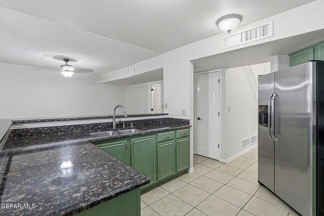 Building Photo - 1117 W Bend Ln