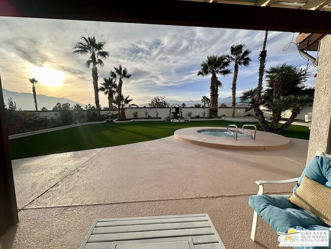 Building Photo - 9939 Vía Real