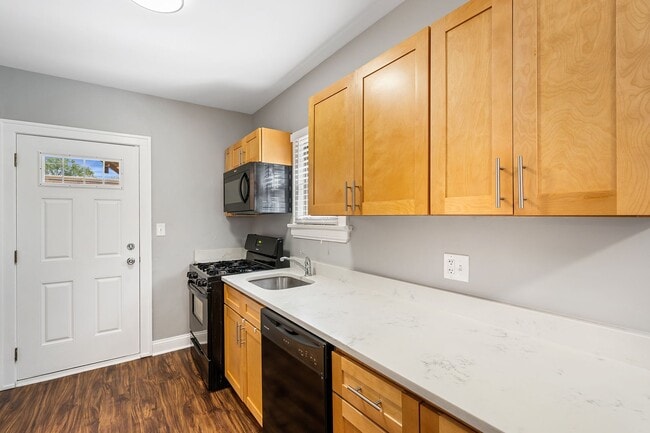 Building Photo - Spacious 1 Bedroom in Beverly