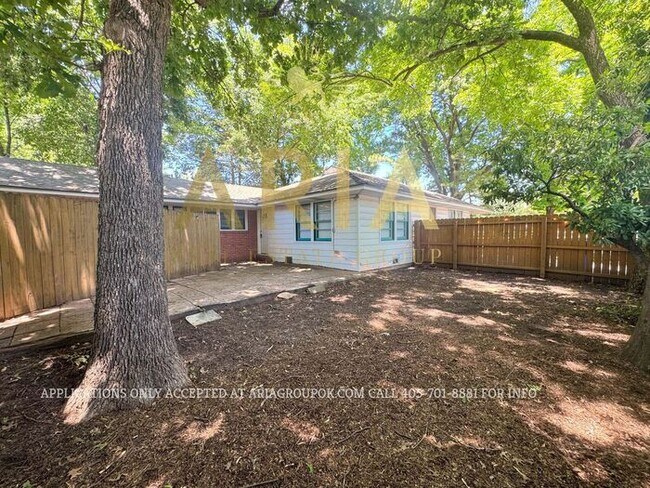 Building Photo - *AVAILABLE NOW!!* 2 Bed/2 Bath Duplex Supe...