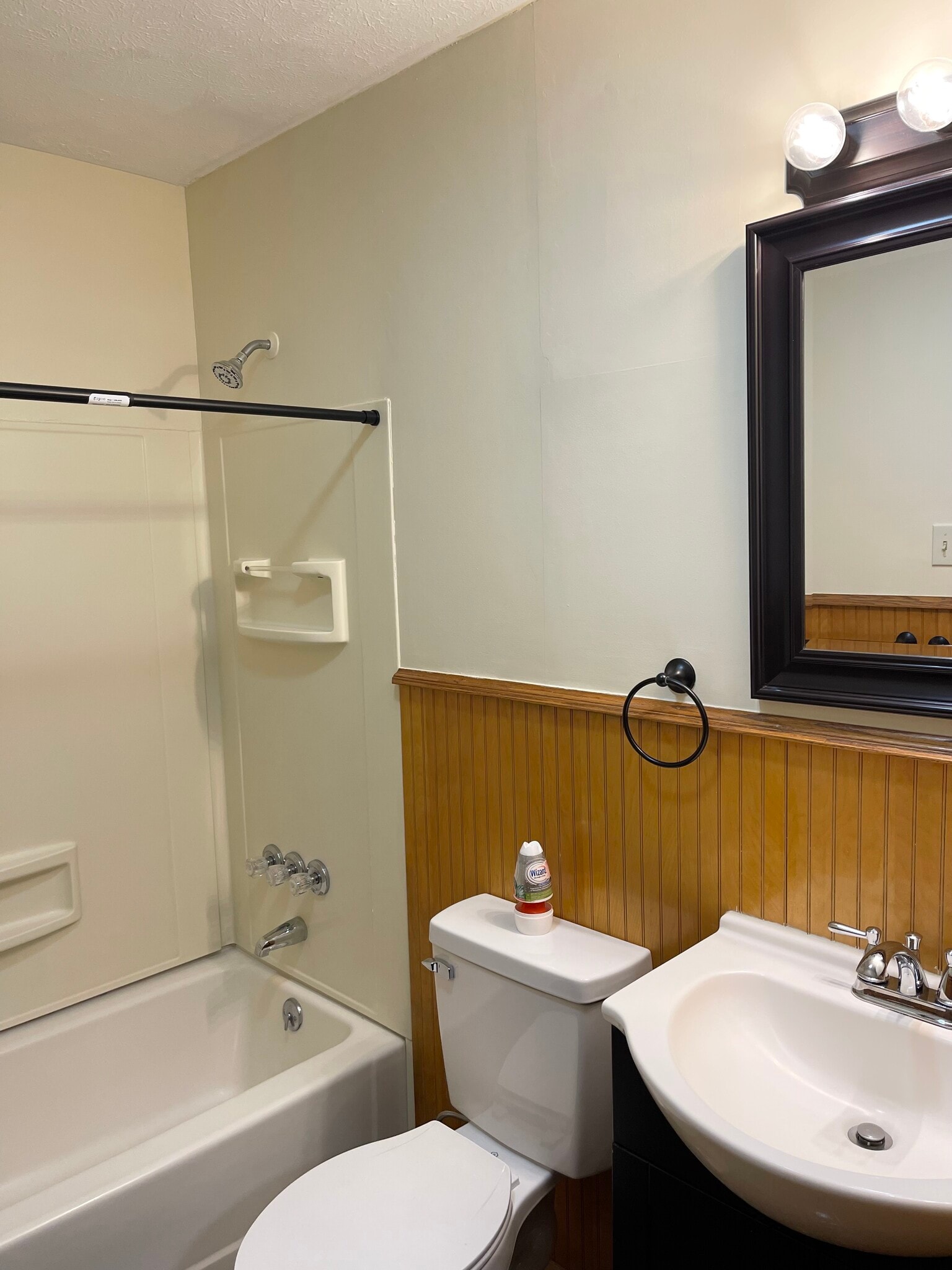 Full bath with linen closet - 1307 21st St