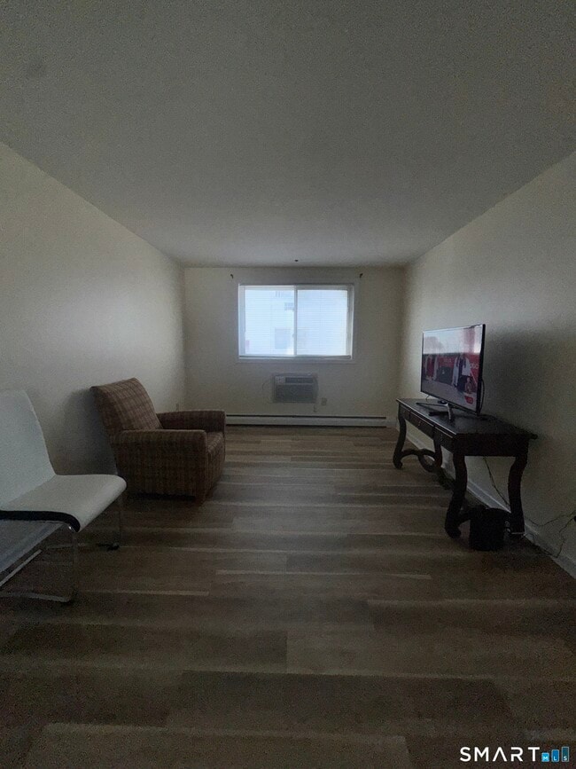 Building Photo - 4 Van Zant St