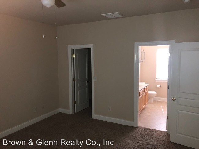 Building Photo - 3 br, 2 bath House - 4820 Water Ct.