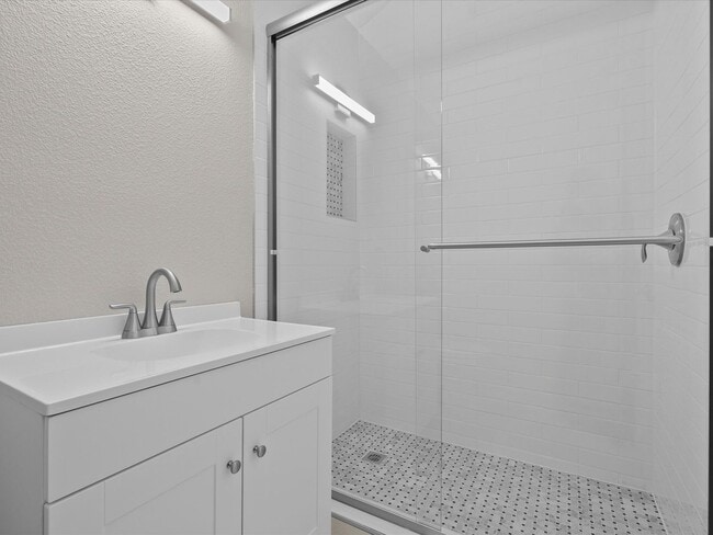 Building Photo - Brand New Midtown Casita