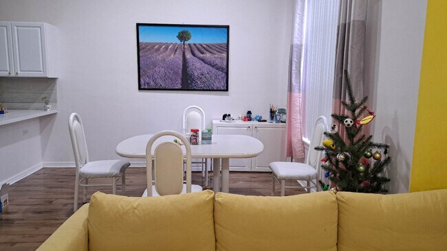 Building Photo - 13200 W Newberry Rd