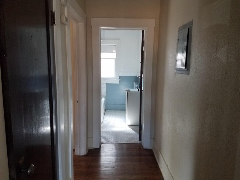 Bathroom - 3158 York St