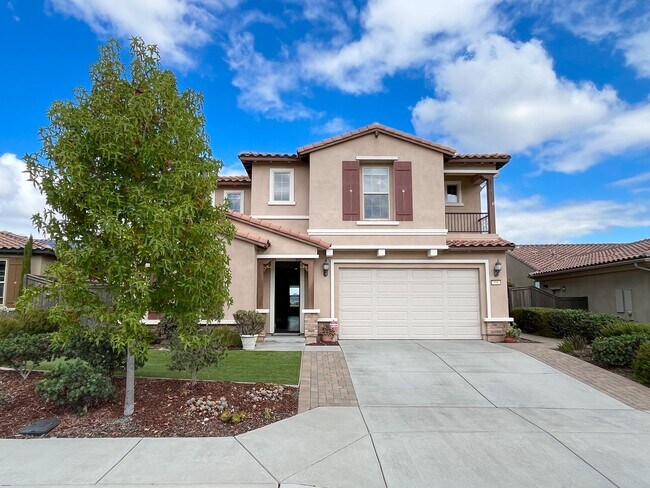 Building Photo - 5bd/3ba, 3969 sq ft Home in Gated Community in Vista!