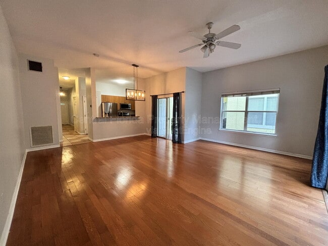 Building Photo - 1625 Park Lake St