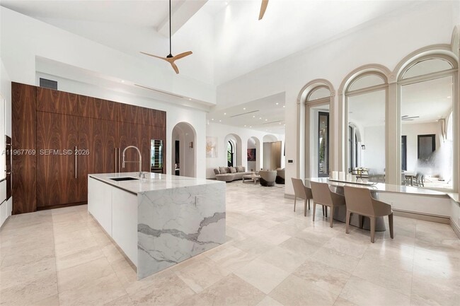 Building Photo - 432 S Hibiscus Dr