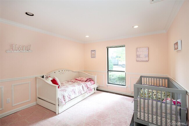 Building Photo - 35 Old Pond Rd